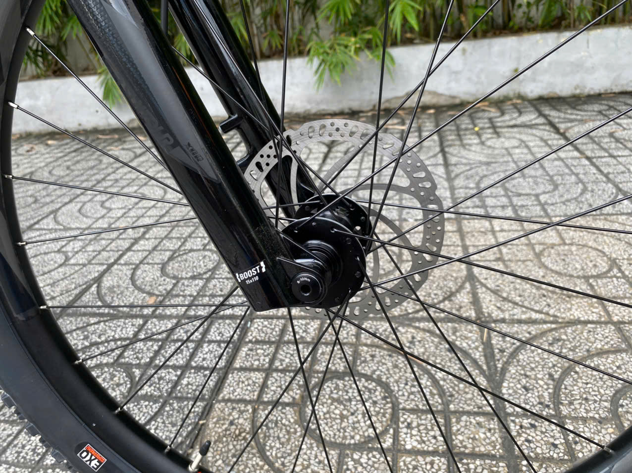 Sealed bearing hubs and 120mm travel Suntour forks